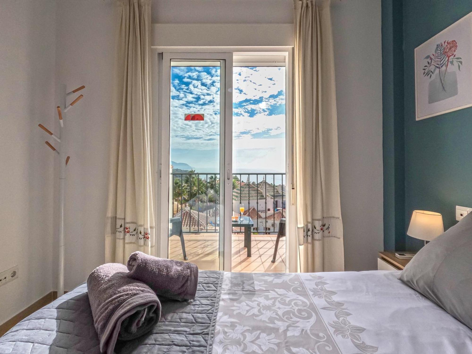 Apartamentos Chimenea Nerja Bagian luar foto