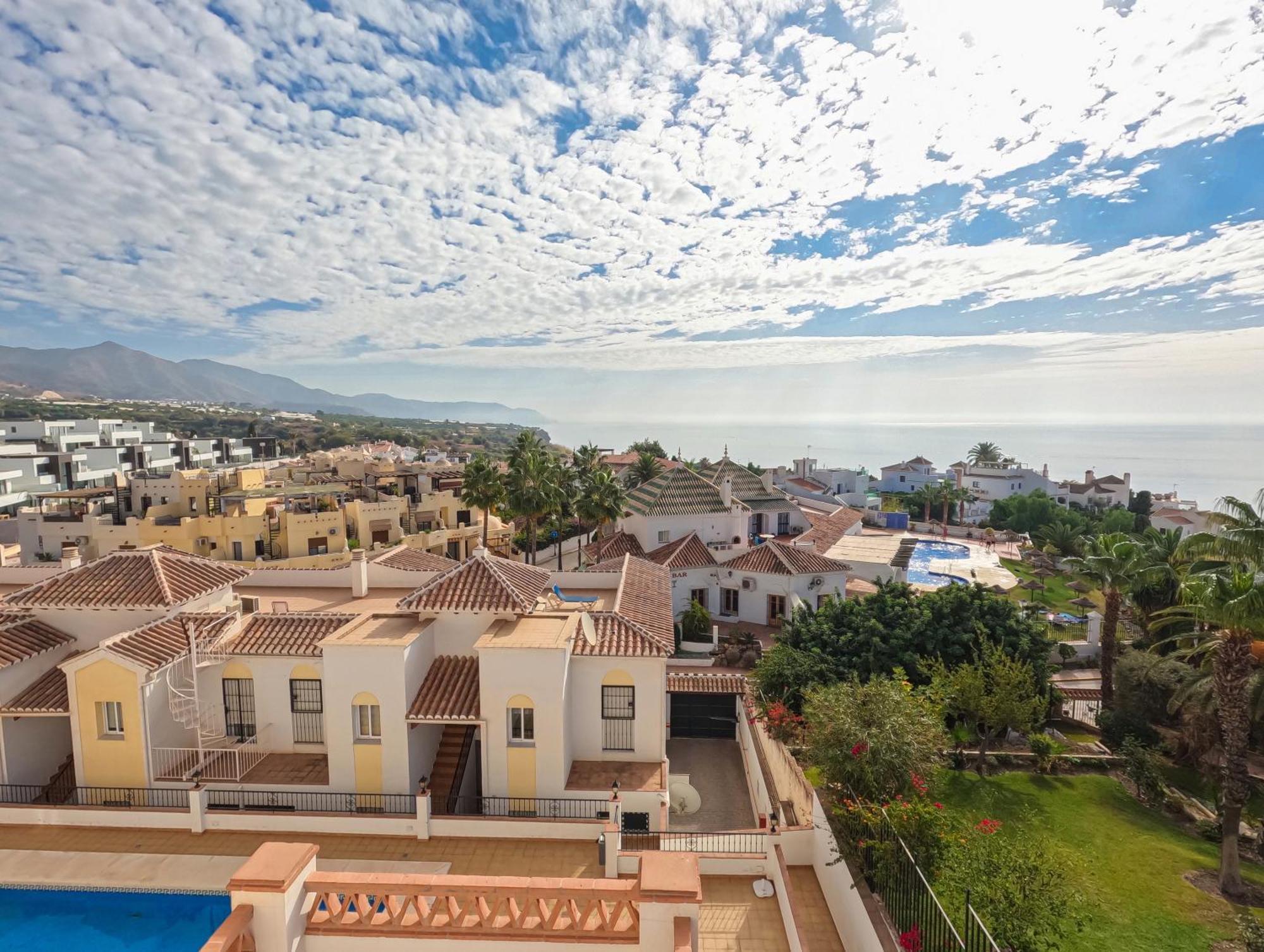 Apartamentos Chimenea Nerja Bagian luar foto