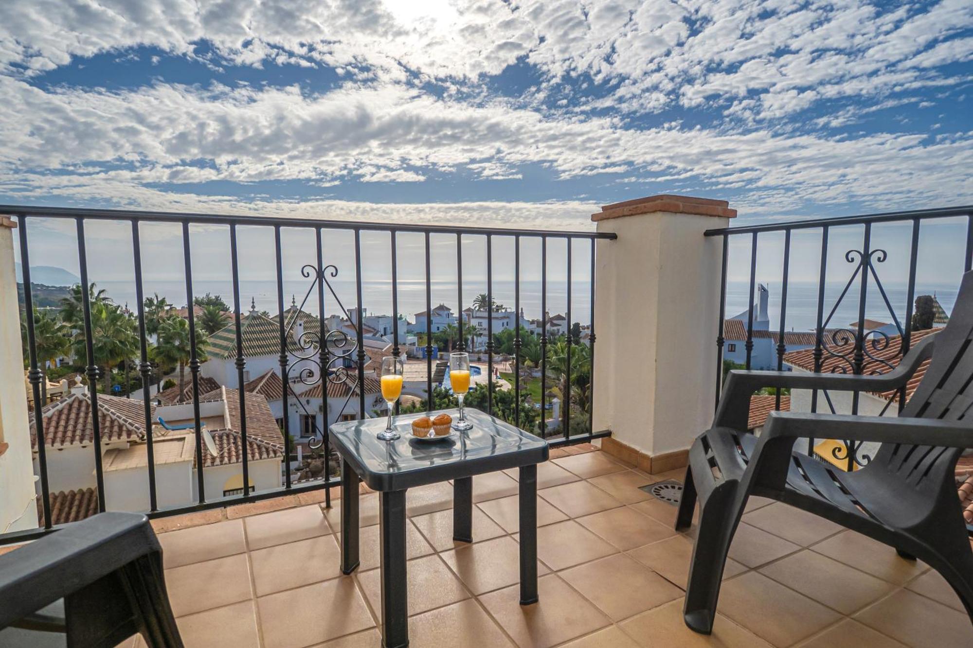 Apartamentos Chimenea Nerja Bagian luar foto