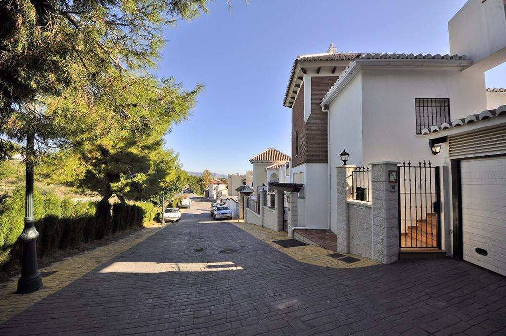 Apartamentos Chimenea Nerja Bagian luar foto